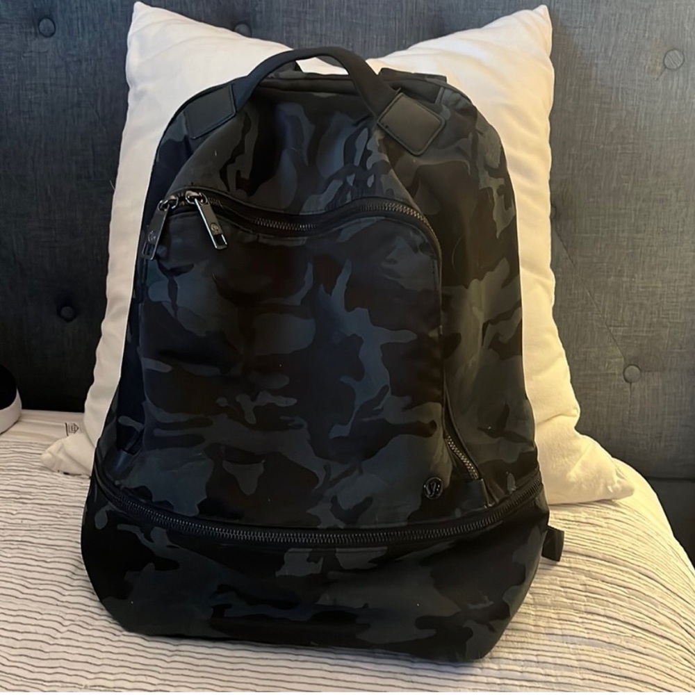 lululemon athletica Black Camo Daypack